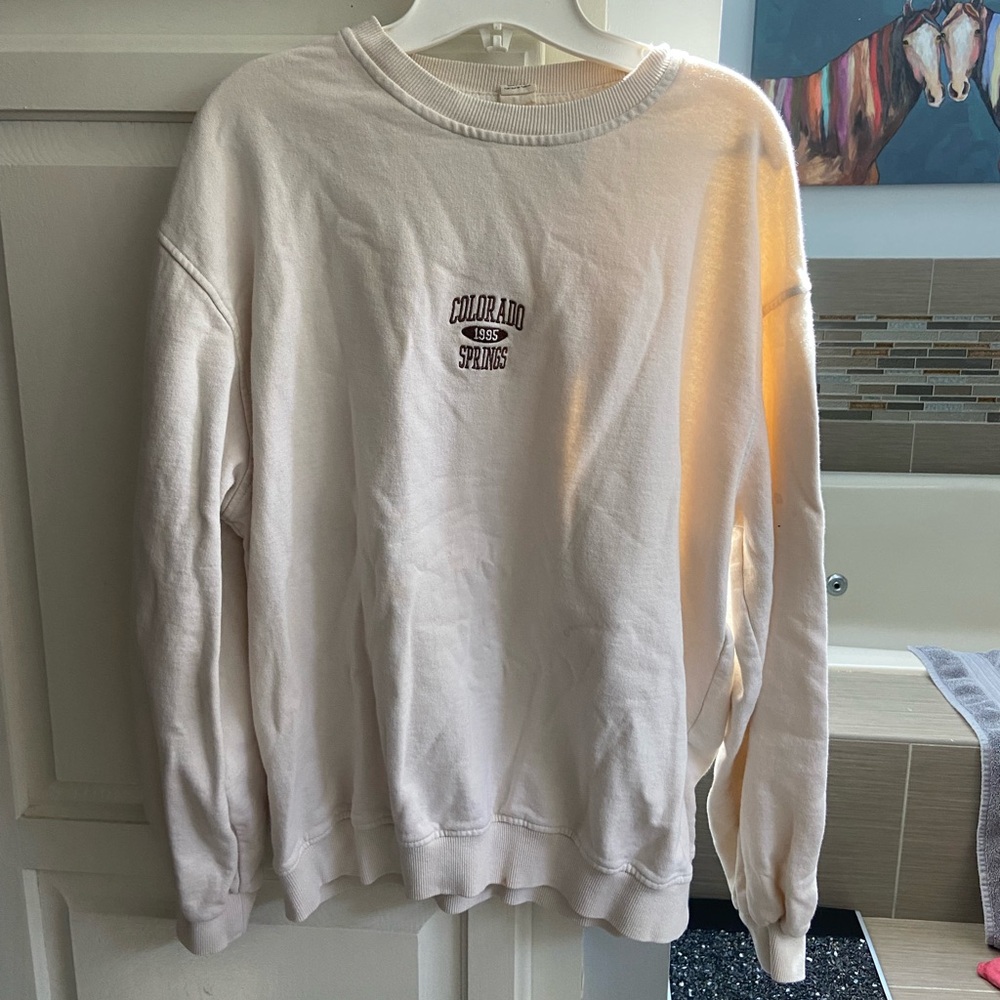 Urban outfitters crewneck 🤎